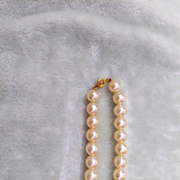 (3 for 12$) Long strand faux pearl necklace. - Picture 4 of 4